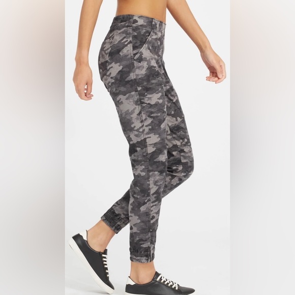 Spanx Camo Cargo Joggers Stretch Twill Blackwash Size X-Large NWT - Picture 6 of 16
